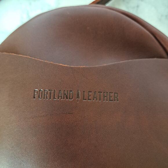 PORTLAND LEATHER Small Circle Crossbody Bag Cognac Brown - Picture 5 of 10